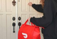 Person delivering food knocking on a door