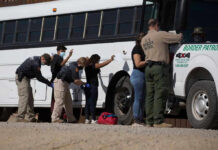 Trump Reaches NEW Milestone – Zero Releases Shocks Border! Border patrol officers investigating people near a bus.